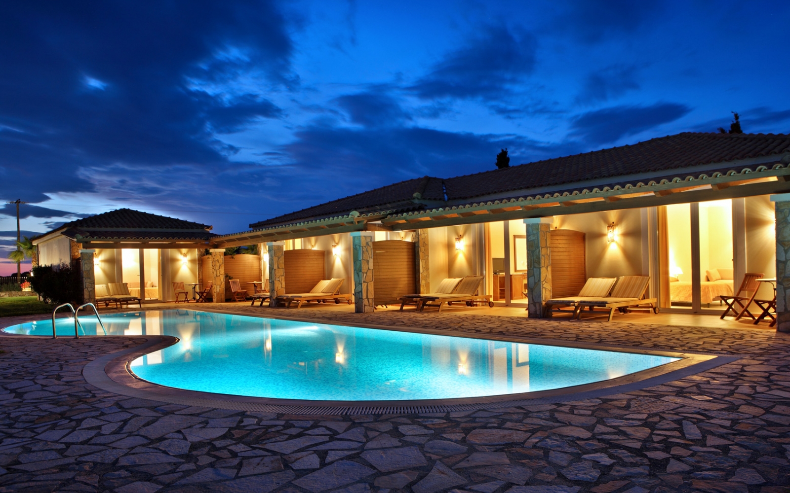 Deluxe Bungalow with Shared Pool (3 Adults)
